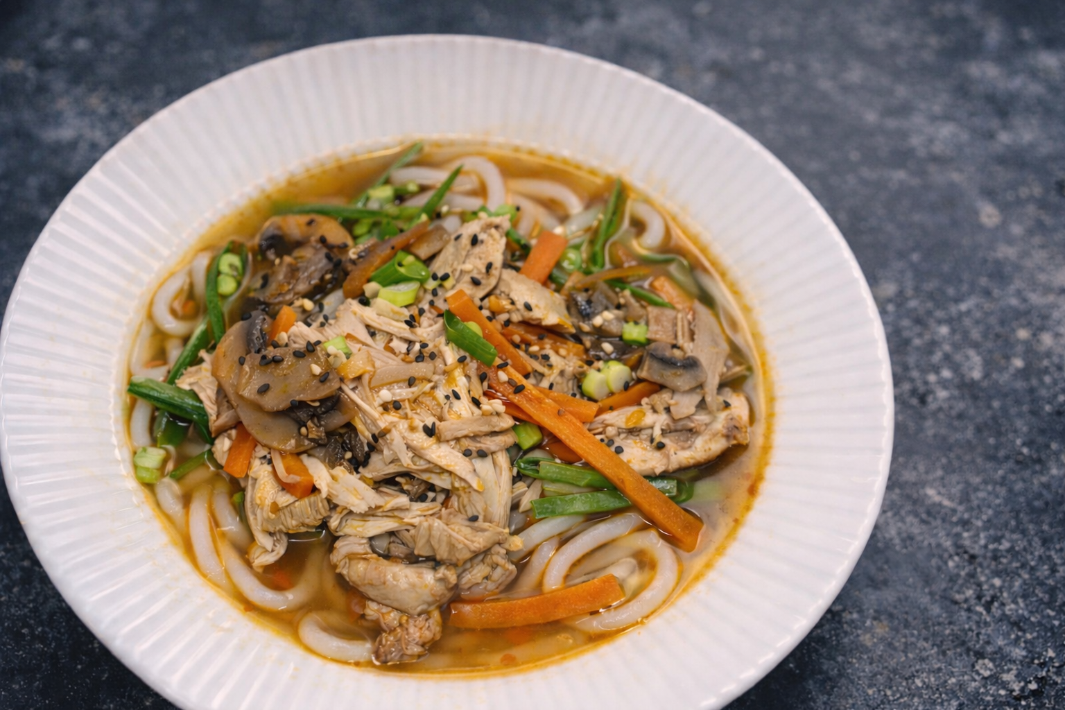 Tom Yum-suppe med hel kylling